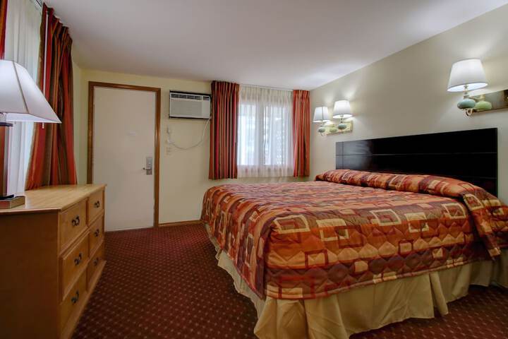 1 King Bed (7 of 25)