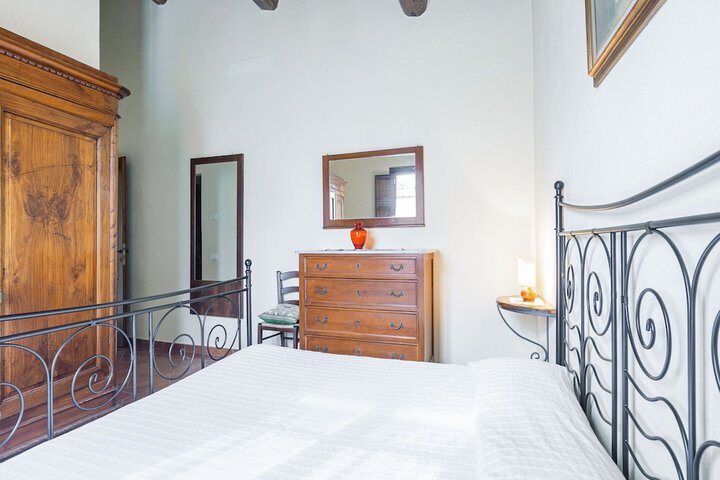 Room 8 of 35