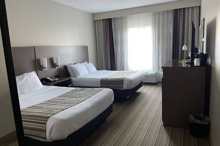 2 Queen Beds (1 of 7)