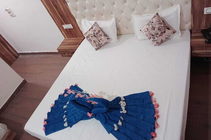Room 28 of 73