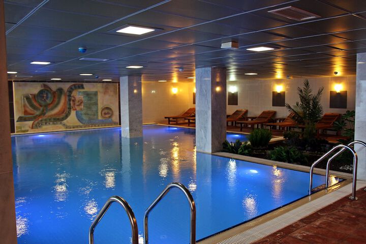 Hotel with Pool