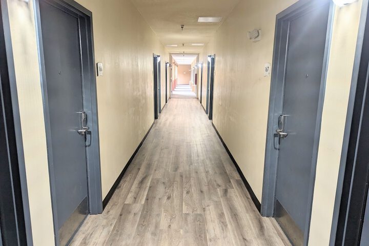 Ballroom/Hall 17 of 19