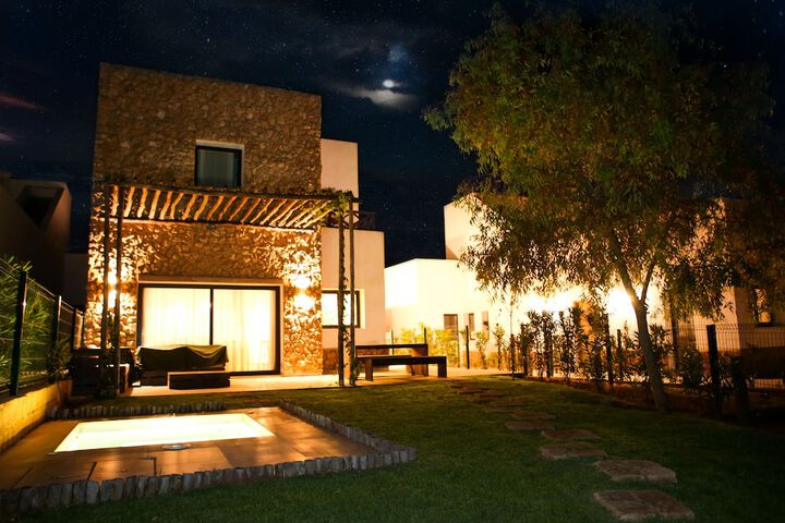 Hotel Exterior 36 of 41