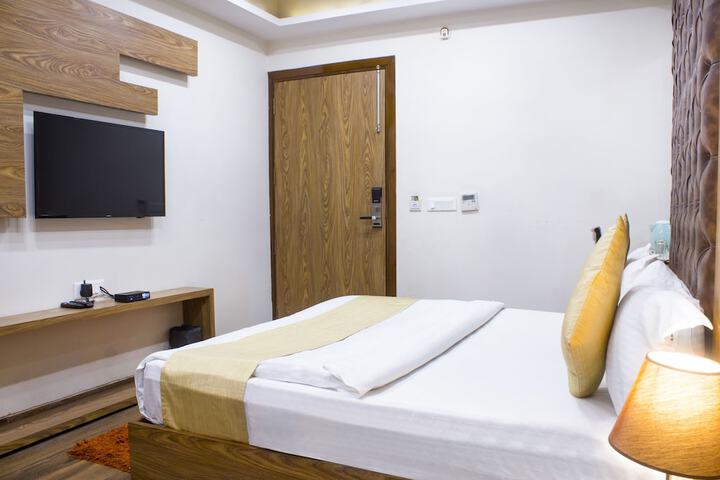 Room 5 of 38
