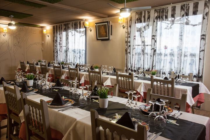 Dining 4 of 29