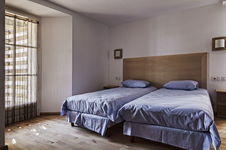 Room 6 of 14