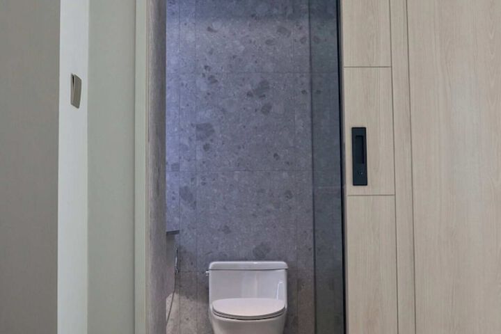 Room 63 of 212
