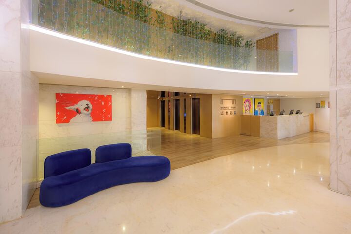 Entrance & Lobby