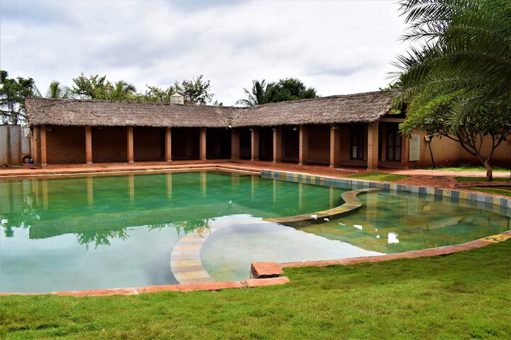 Pool Hotel