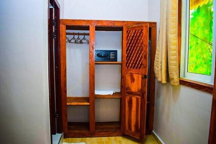 Room 4 of 64