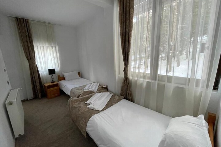 Room 10 of 37