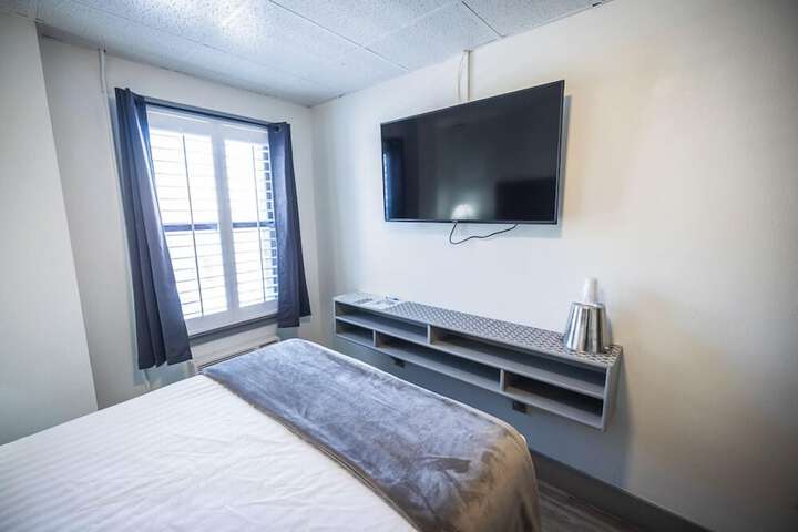 Room 10 of 74