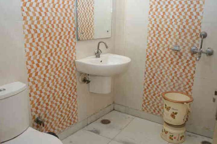 Room 9 of 27