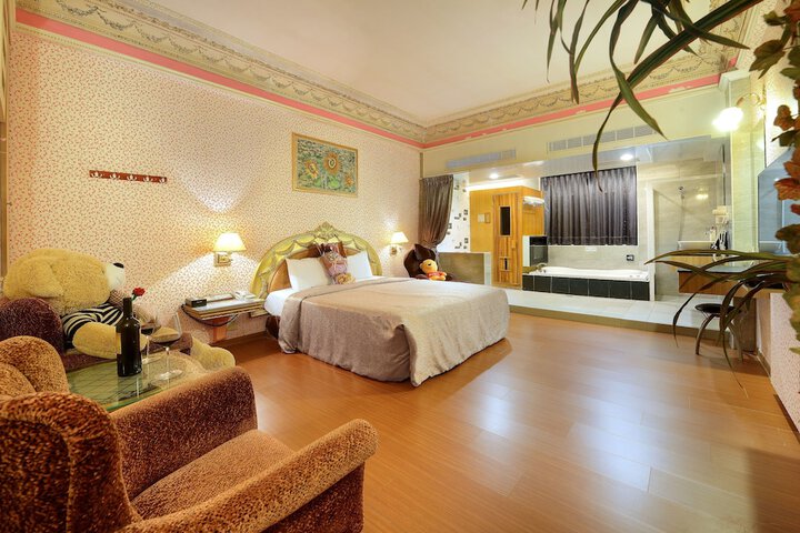 Room 18 of 64
