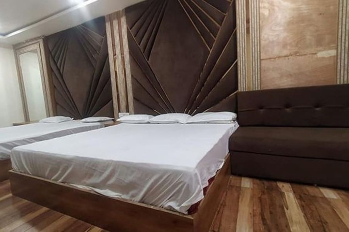 Room 6 of 19