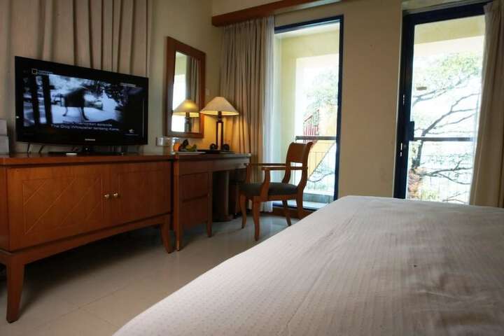Room 8 of 35