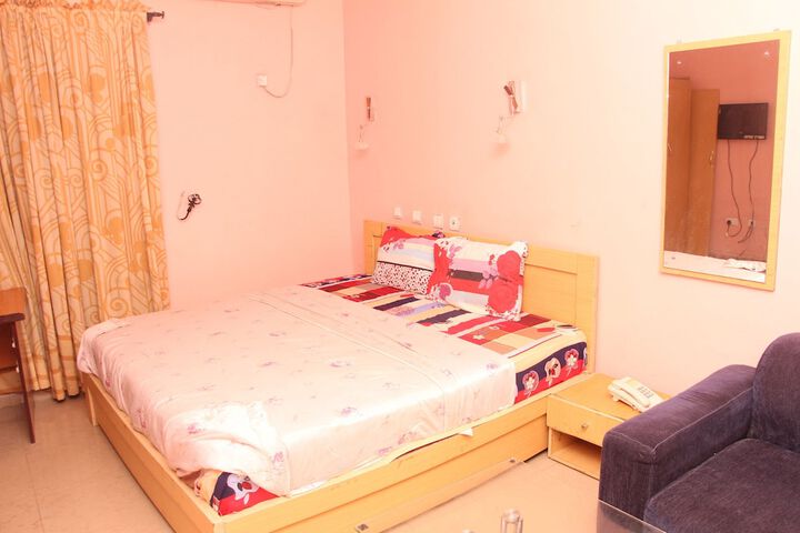 Room 7 of 16