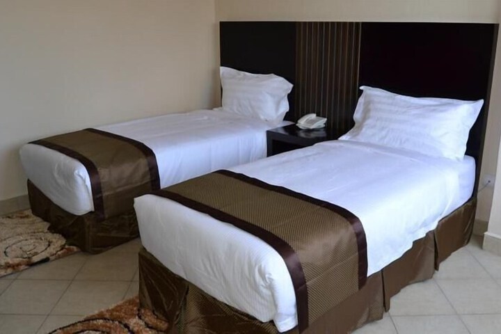 Room 6 of 24