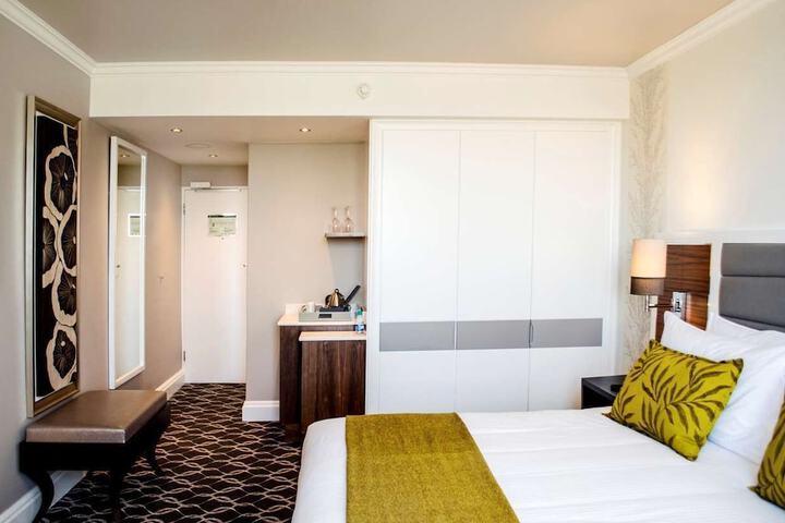 Room 15 of 27
