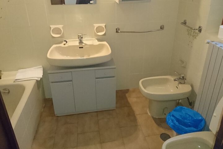 Room 12 of 12
