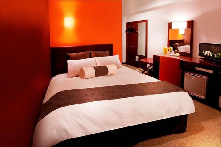 Room 5 of 33