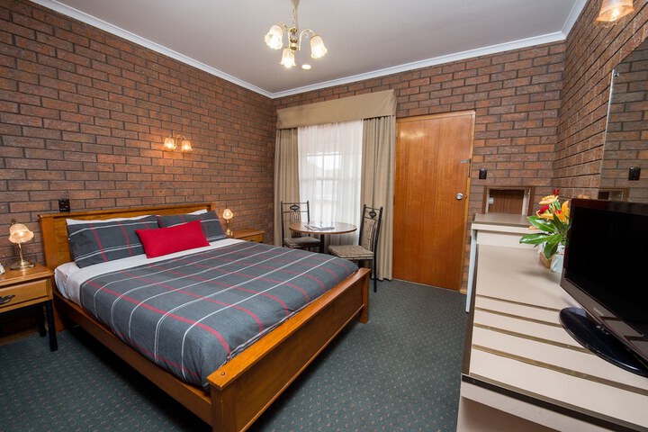 Room 5 of 73
