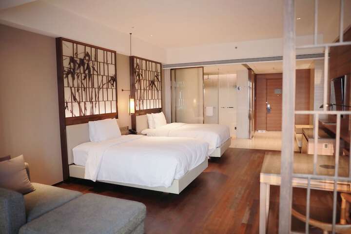 Room 42 of 118