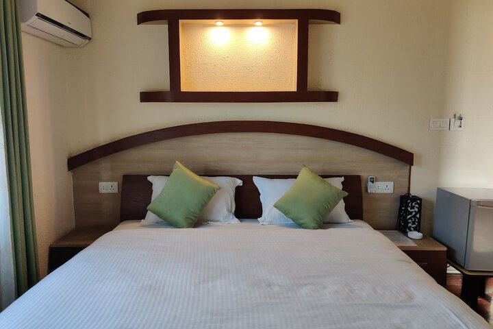 Room 11 of 32
