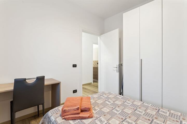 Room 10 of 25