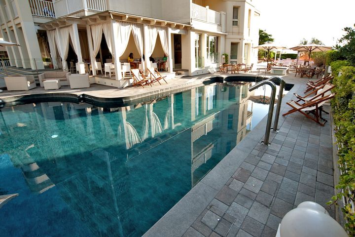 Pool 68 of 125