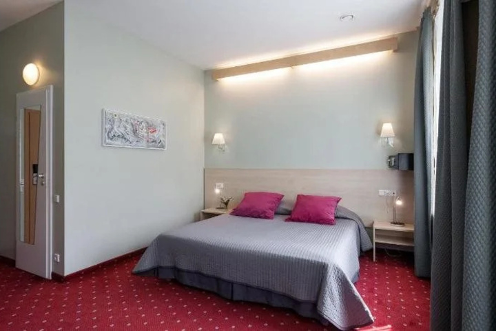 Room 4 of 24