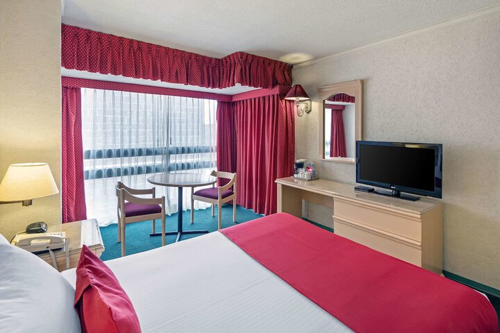 Room 19 of 70