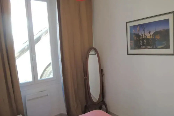 Room 2 of 11