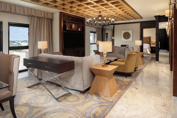 Lounge 52 of 64