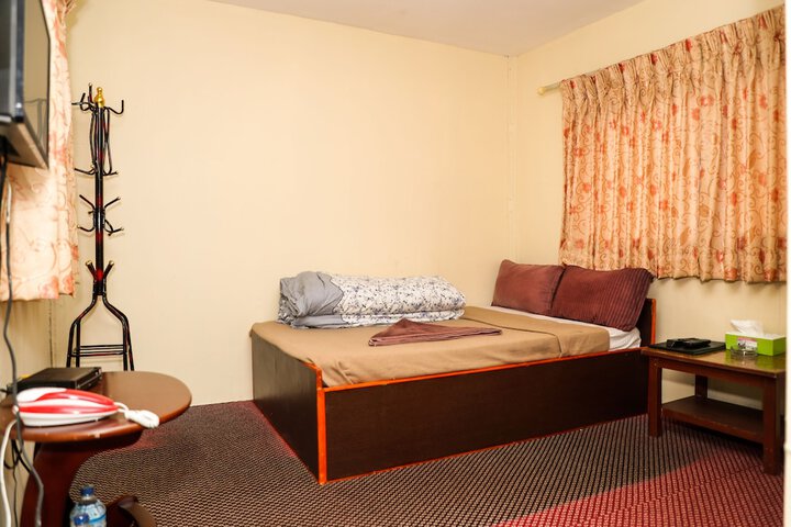 Room 2 of 2