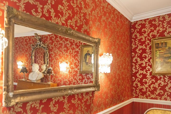 Room 52 of 205