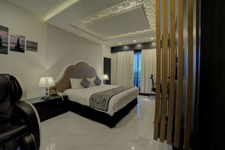 Room 13 of 82