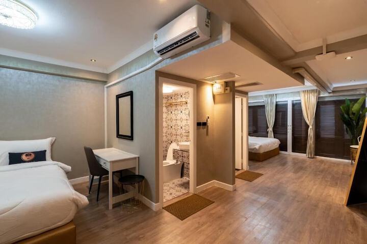 Room 16 of 40