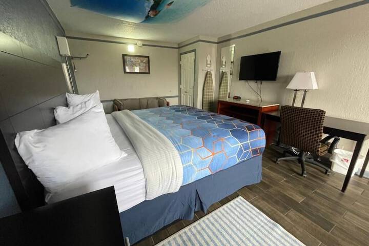 Room 7 of 10
