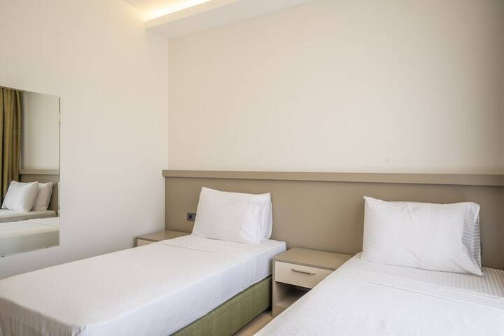 Room 27 of 47
