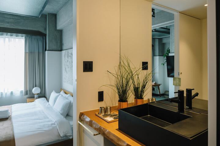 Room 3 of 35