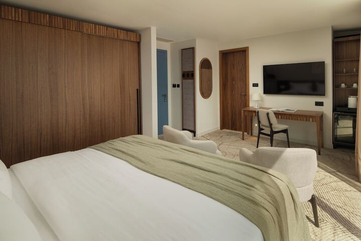 Room 5 of 69