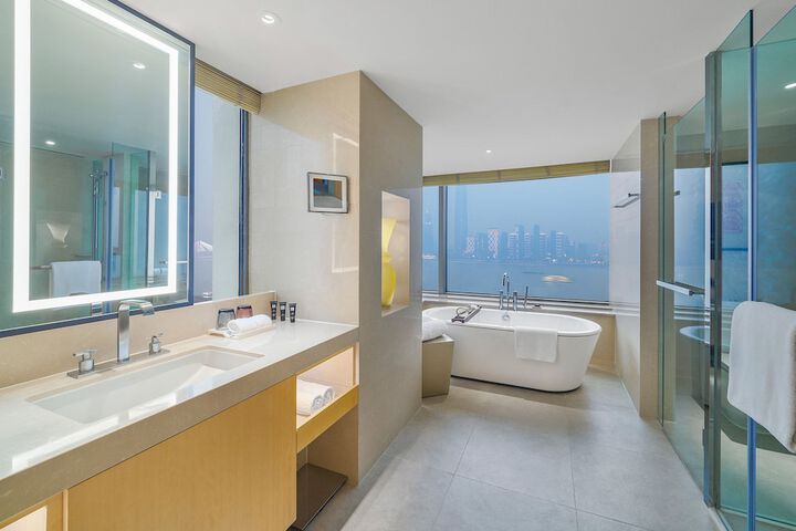 Room 46 of 95