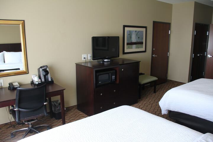 Standard 2 Queen Beds Accessible (27 of 31)