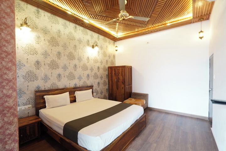 Room 6 of 27