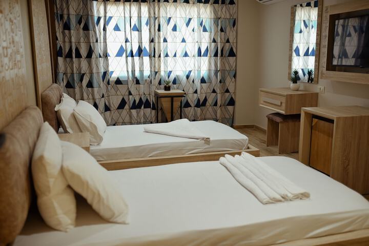 Room 5 of 109
