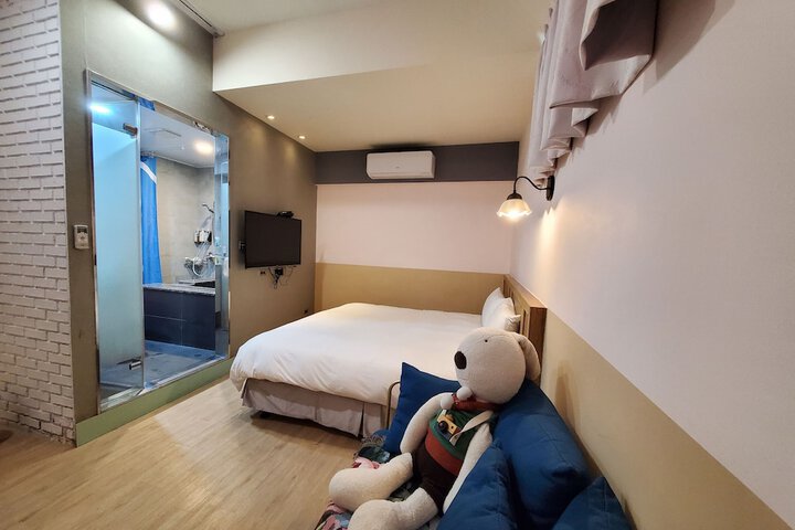 Room 29 of 74