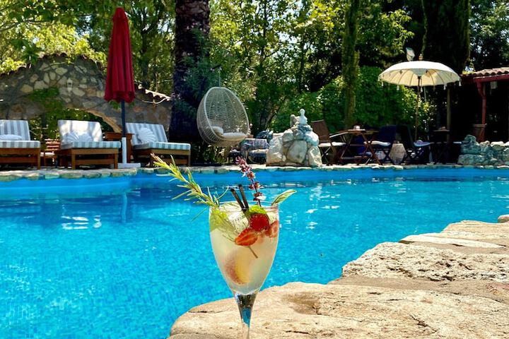 Pool 104 of 142