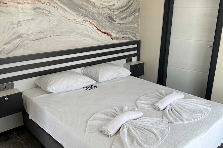 Room 3 of 6