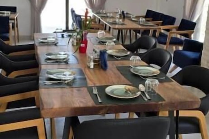 Dining 15 of 19
